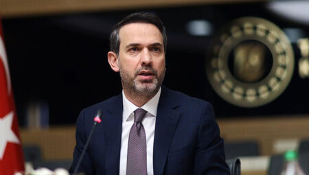 Bakan Bayraktar: Elektrik ihtiyacını rüzgar ve güneş gücü ile karşılar hale geldik