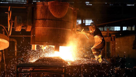 Ekonomistlerin ikinci çeyrek büyüme beklentisi yüzde 2,4